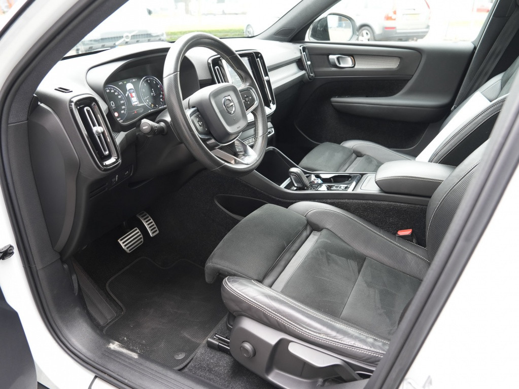 Volvo XC40 t4 190pk r-design| panodak| 360camera| 20''inch| navi| 2 zone cl