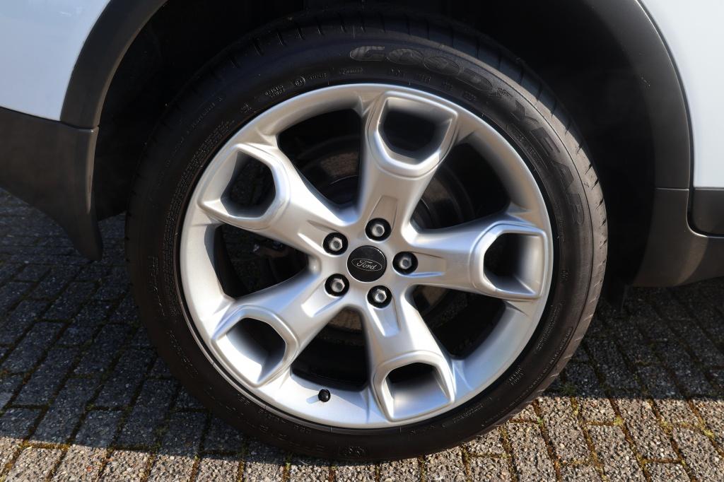 Ford Kuga 2.5 20v titanium|trekhaak|12 maanden bovag garantie|volledig rij