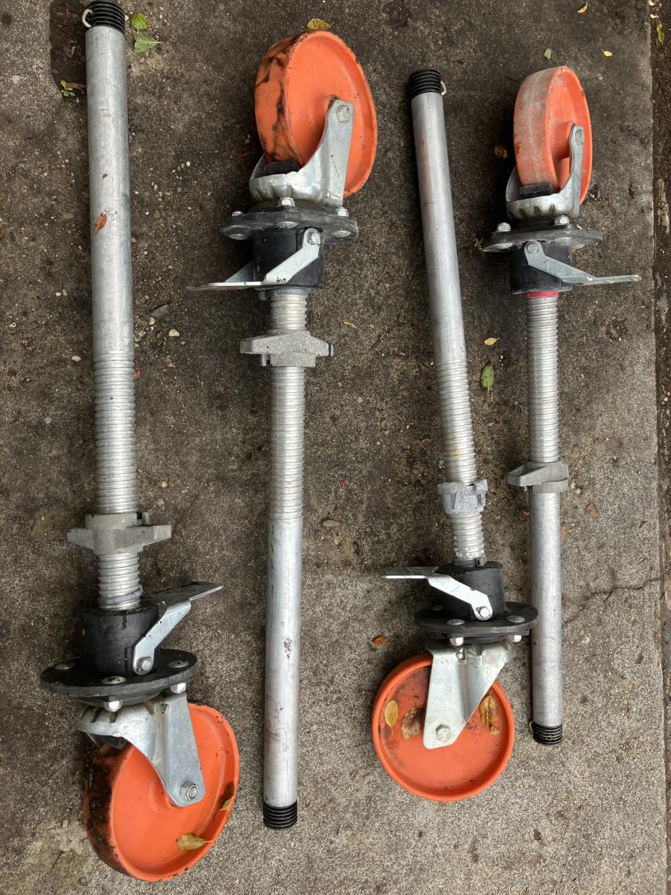 4 Zwenkwielen ALTREX voor rolsteigers