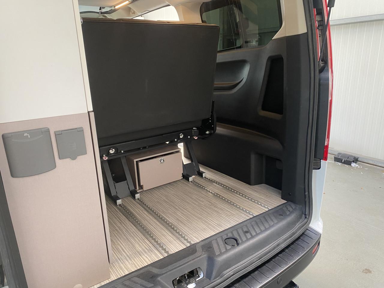 Ford | Burstner BC 5001 - Zo goed als nieuwe compacte stadscamper!