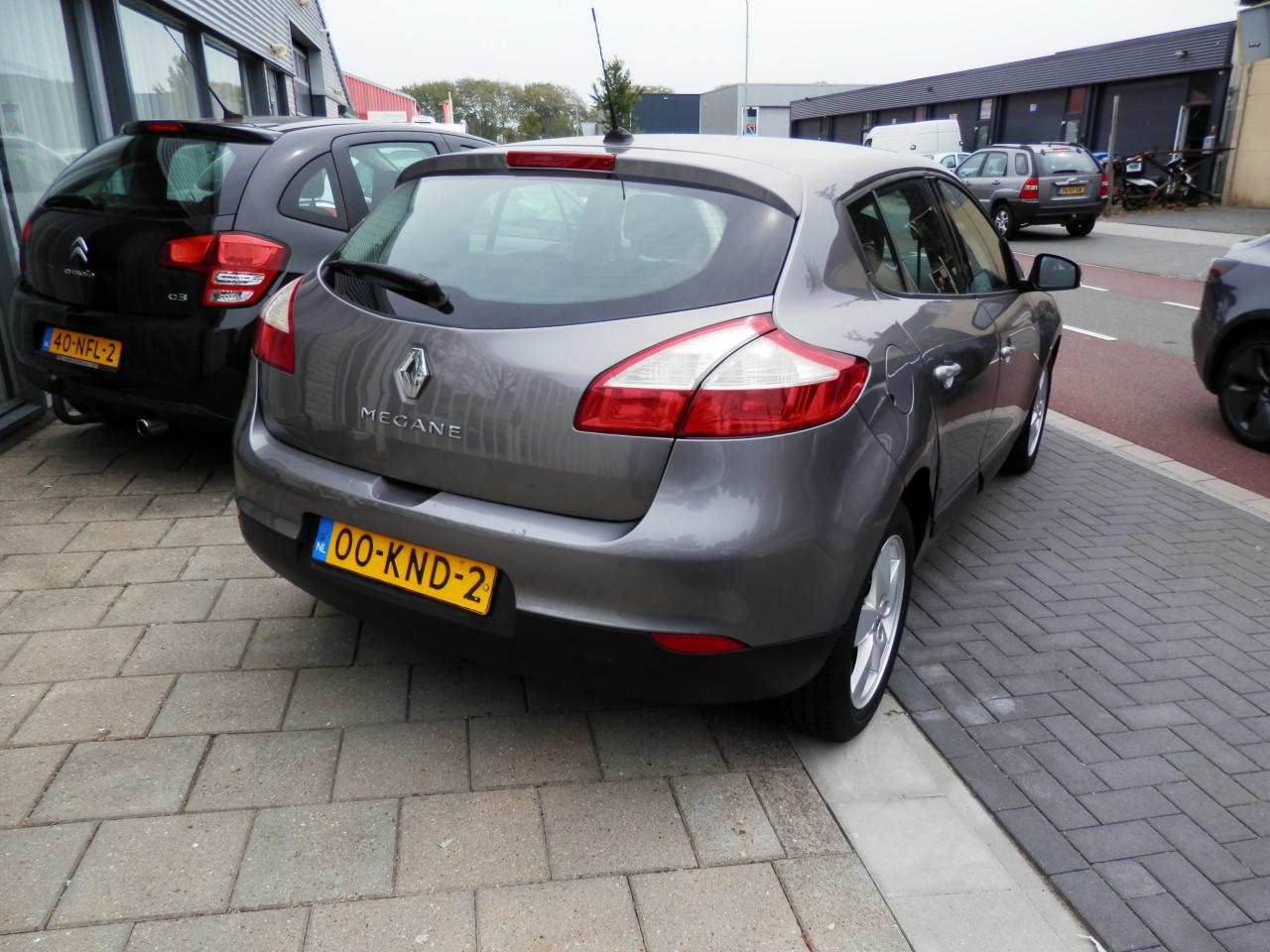 Auto Garant Biedt Aan: Renault Megane 1.6 Dynamique
