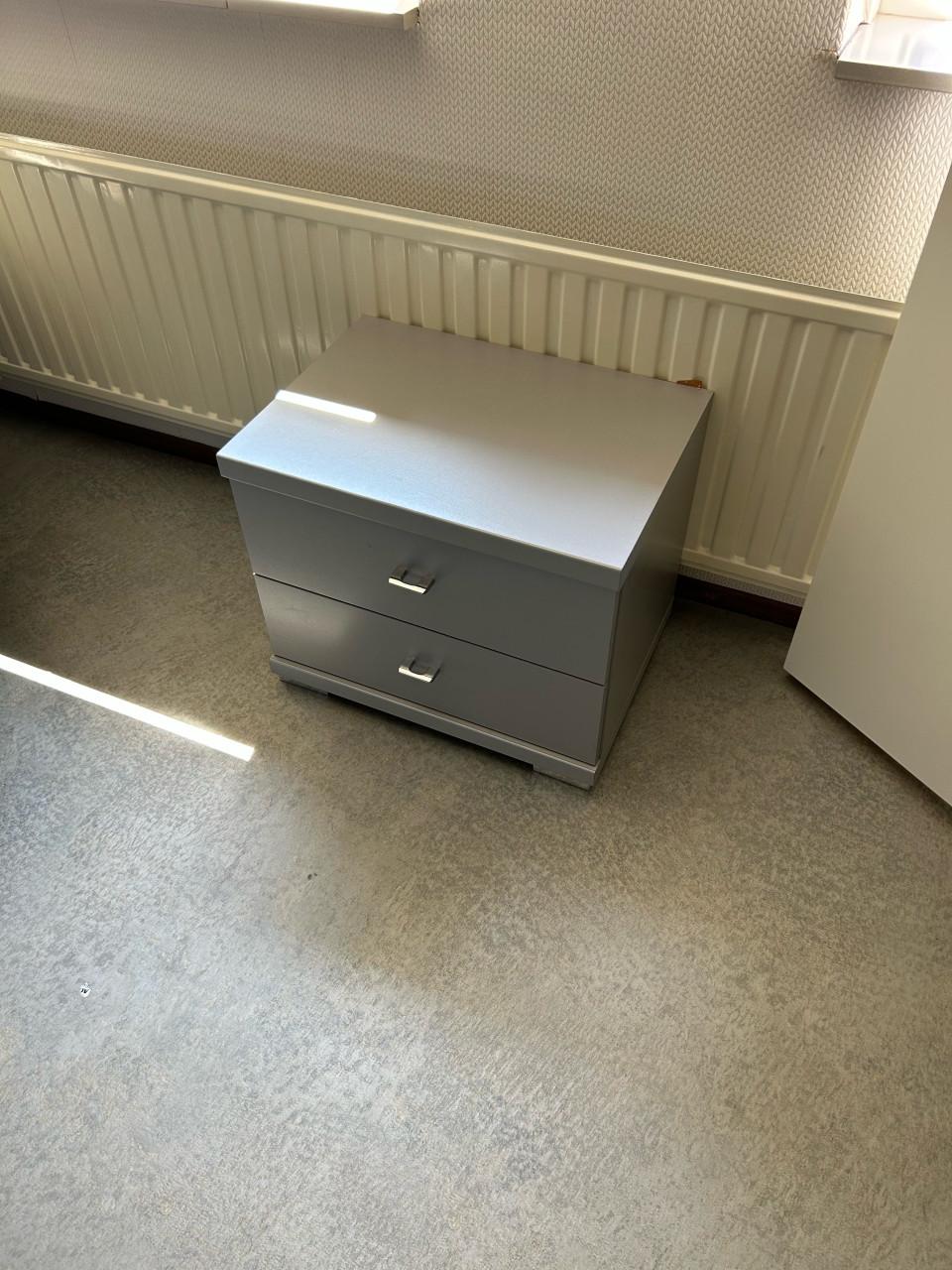 Complete slaapkamer, bed, met topper, 2 nachtkastjes en kleerkast