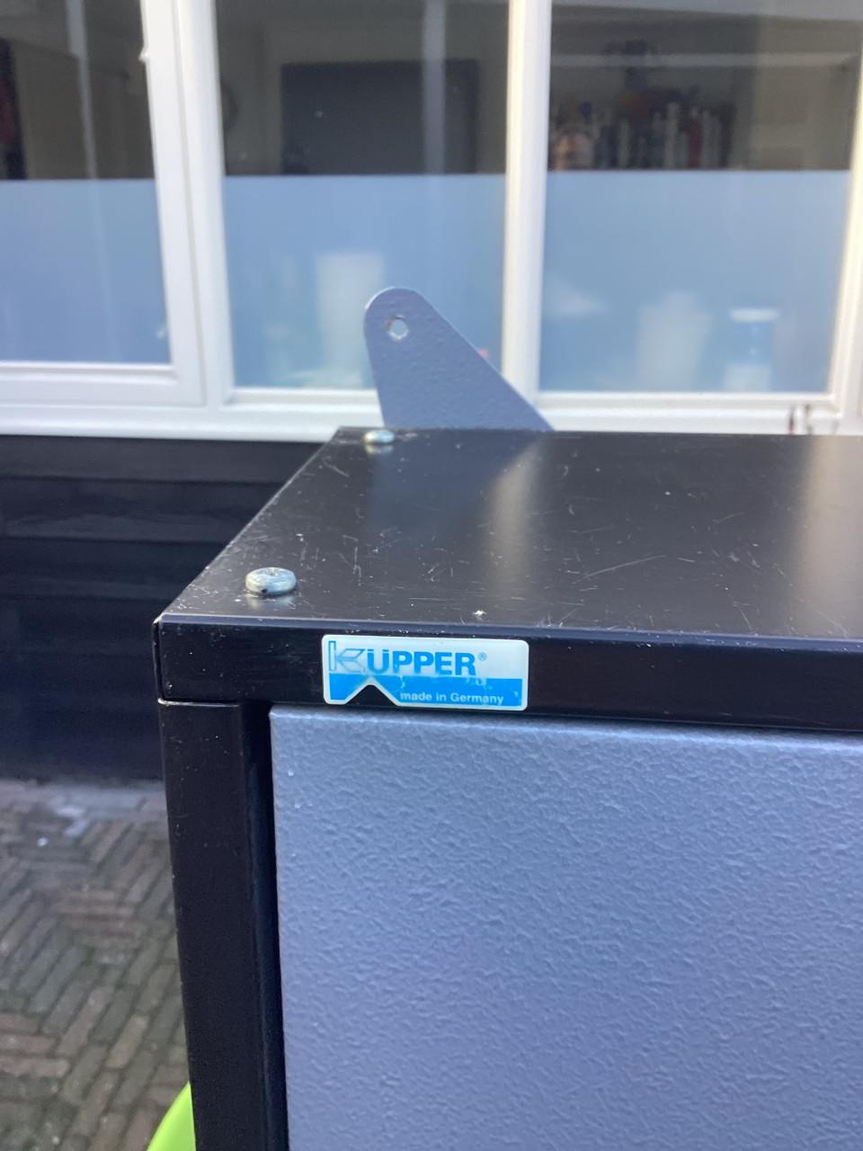 Leuke metalen hangkast