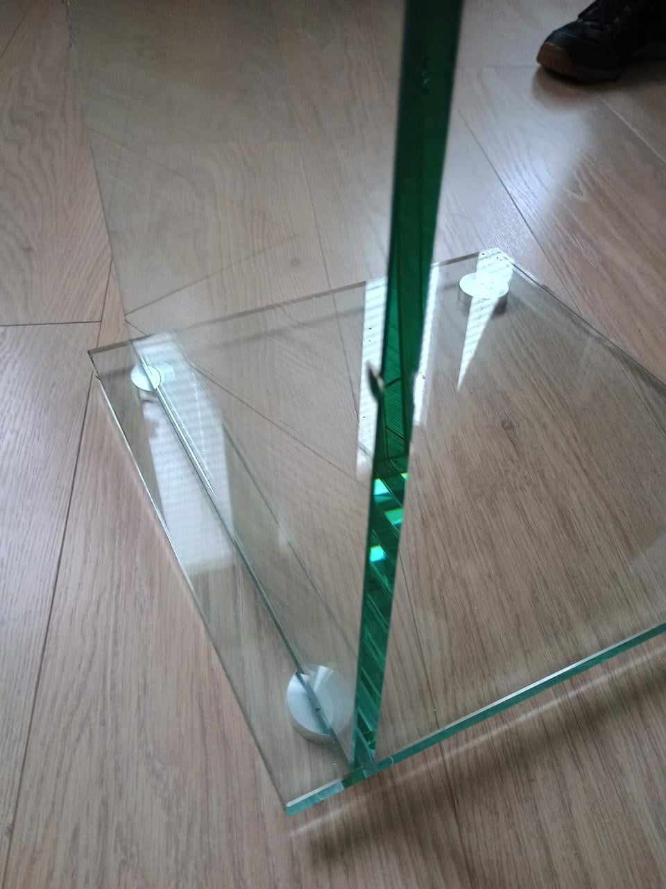 Te koop: glazen bijzettafel