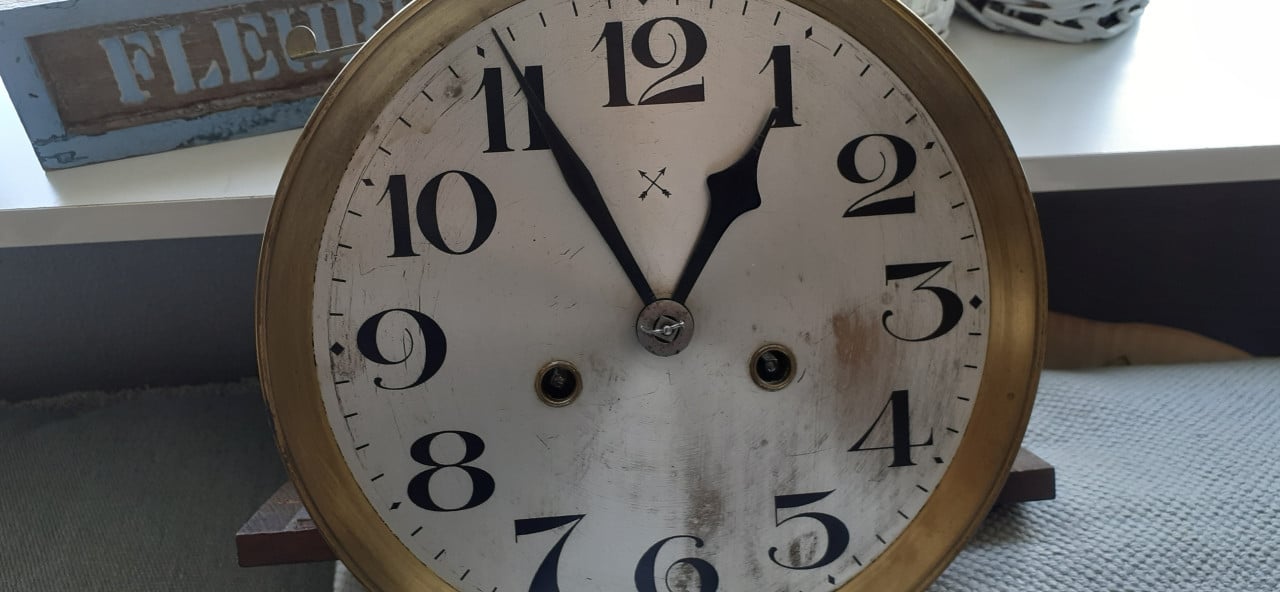 Antieke regulateur uit 1930 junghanz pfeilkreuz goed lopend merk junghanz