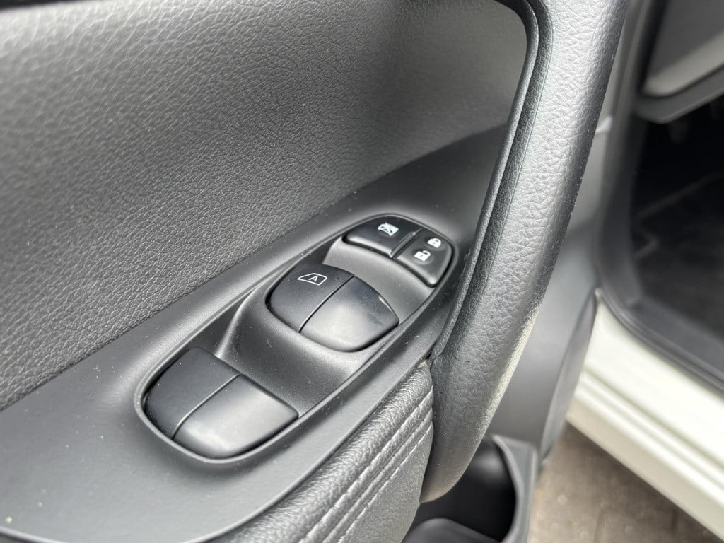 Nissan Qashqai 1.6 tekna | panoramadak | leder | stoelverwarming | navigati