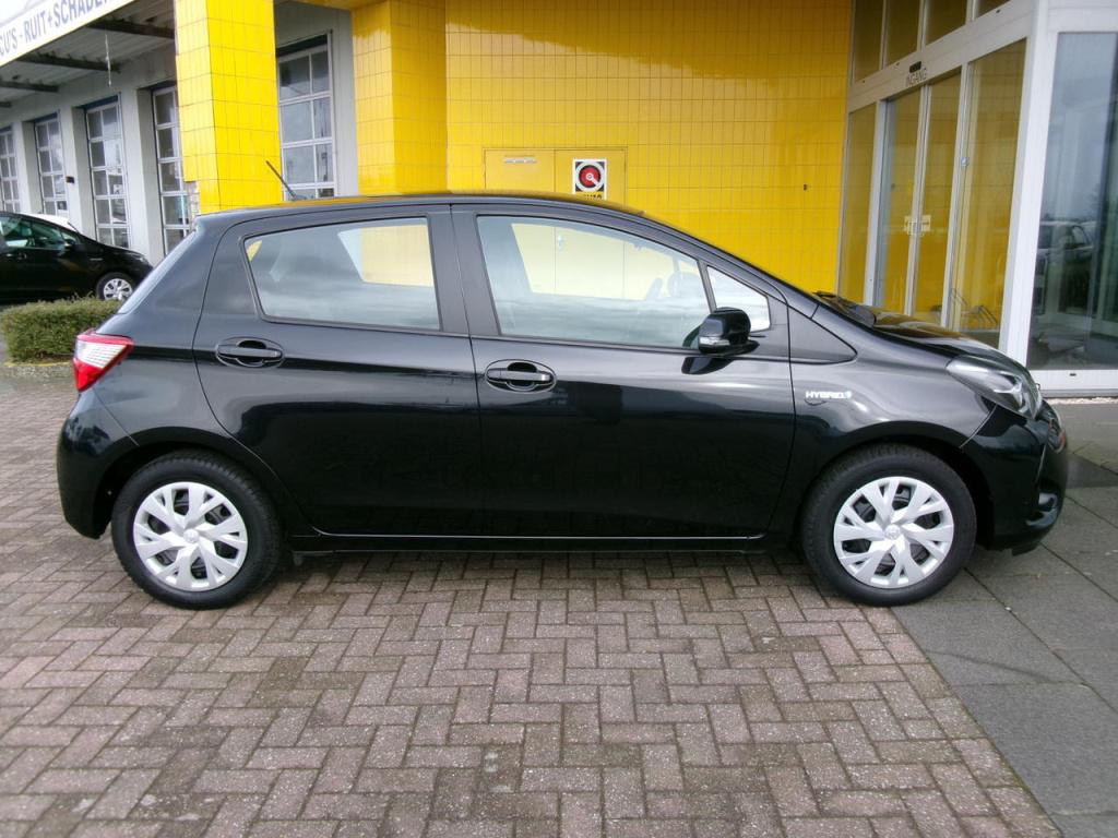 Toyota Yaris 1.5 hybrid clima, camera, multimedia, bluet.