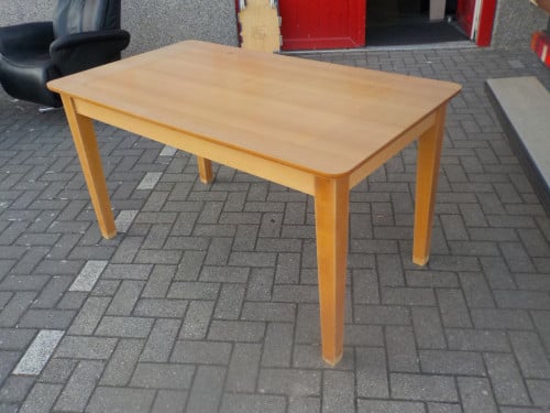 Stevige blanke tafel 80 x 140 cm in goede staat