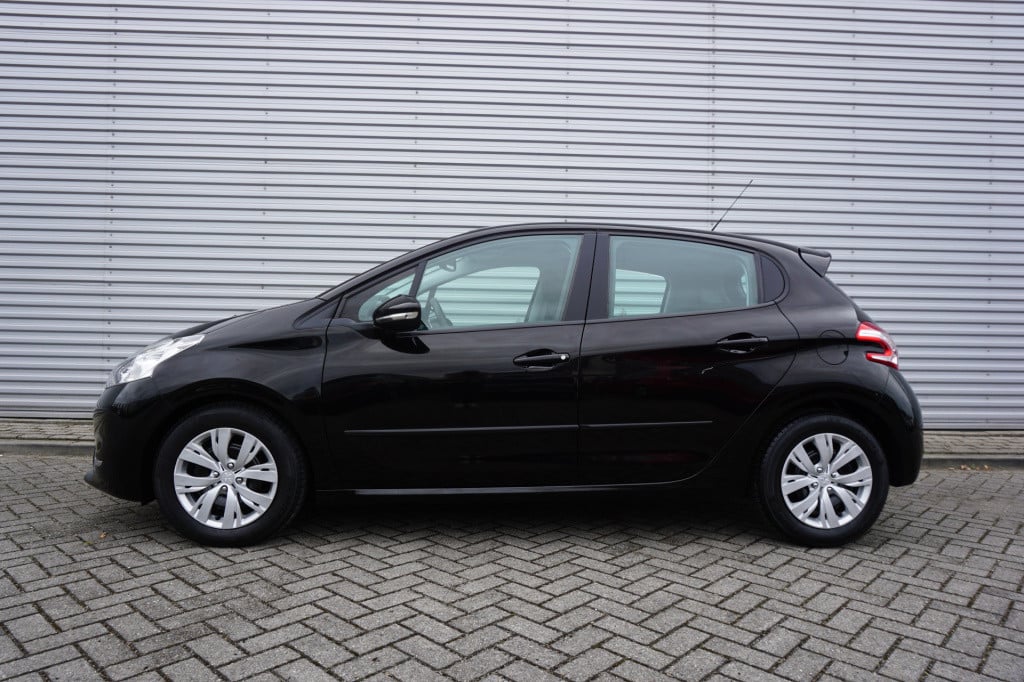Peugeot 208 1.2 e-vti envy automaat - airco / cruise / navi / parkeers. / n
