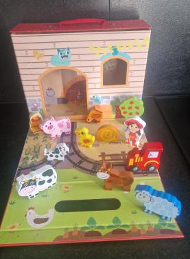 Playtive boerderij speelkoffer met houten figuren.