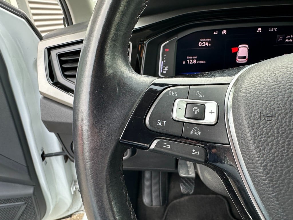 Volkswagen Polo 1.0 tsi comfortline business r-line camera virtual cockpit 