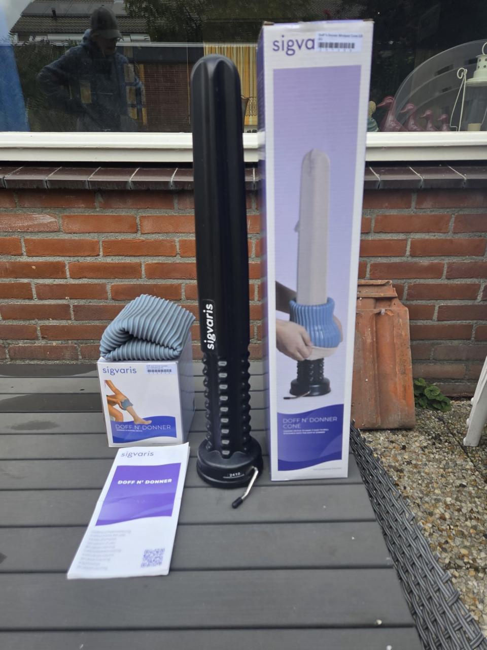 Aan- en uittrekhulp steunkousen. (Afrolhulp Cone 2.0)