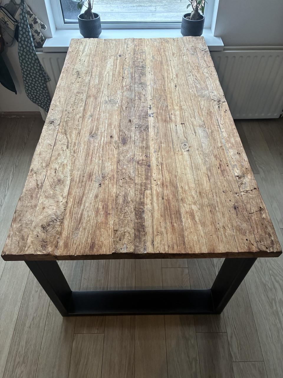 Industriële Teakhouten Eettafel 'Romaro' 160x90 van Pronto Wonen