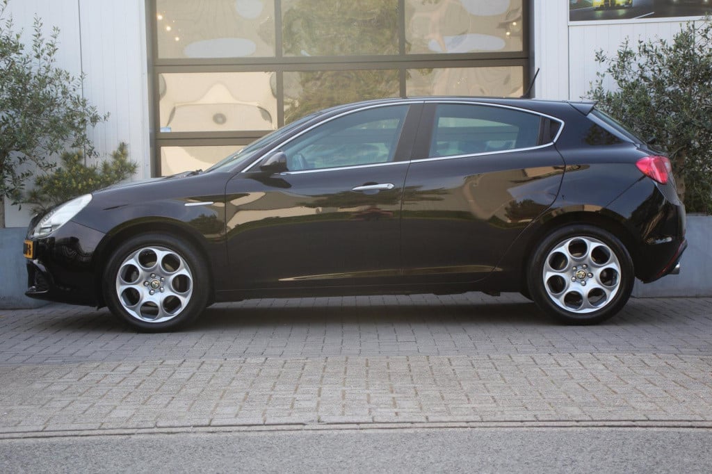 Alfa Romeo Giulietta 1.4 t distinctive - airco - cruise control -dealer oh!