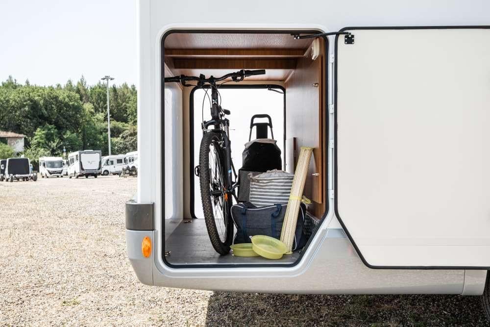 Elnagh Baron 65 - Luxe alkoof met lengtebedden - Zonnepaneel - 2023