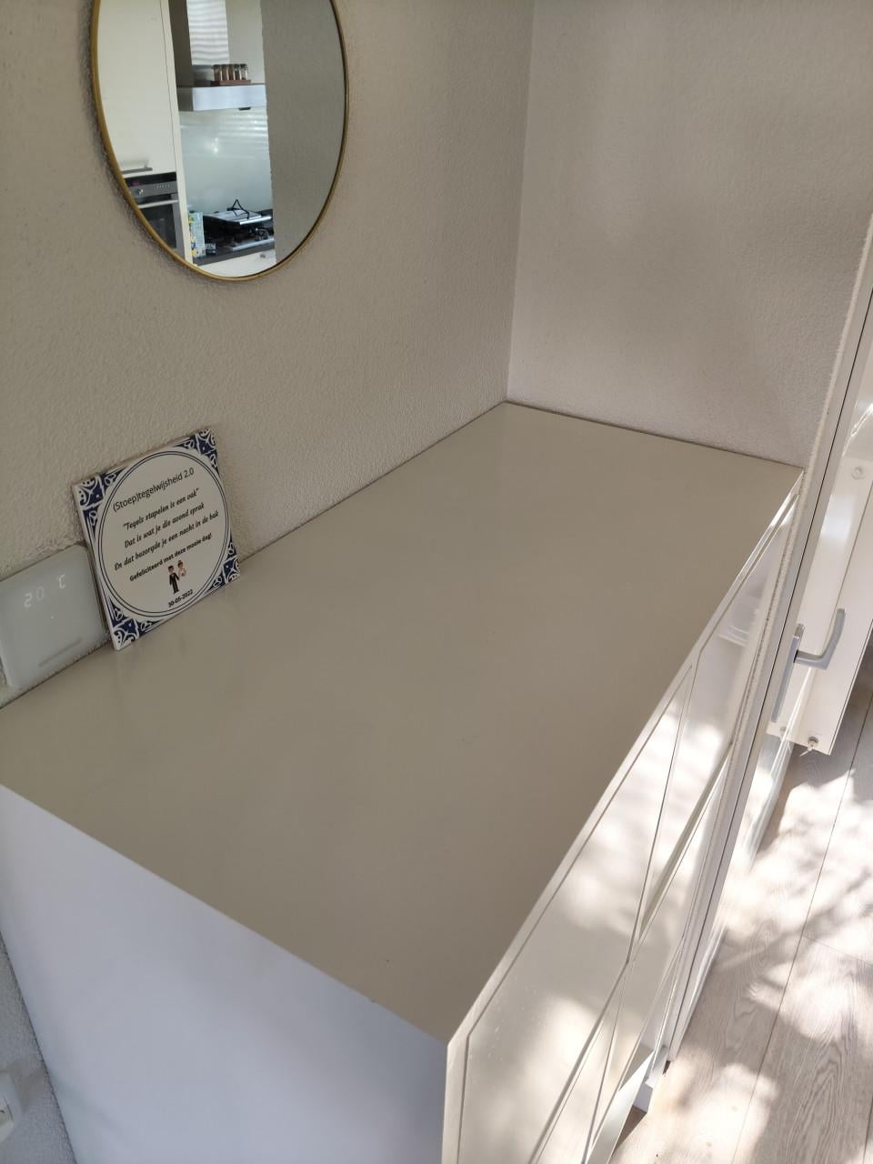 Twee mooie hangkasten wit