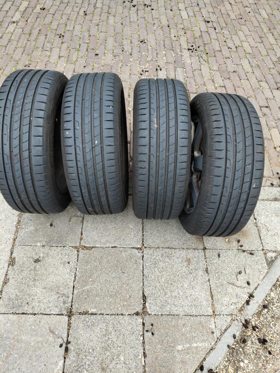 Continental Premium Contact 7 banden met velgen 205/55/R16