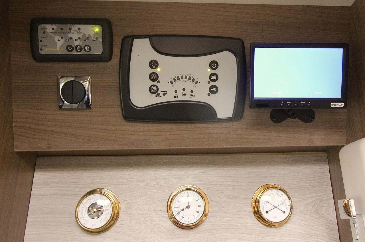 Challenger Sirius 2098(Queensbed+Hefbed, Als nieuw!!, Euro5)