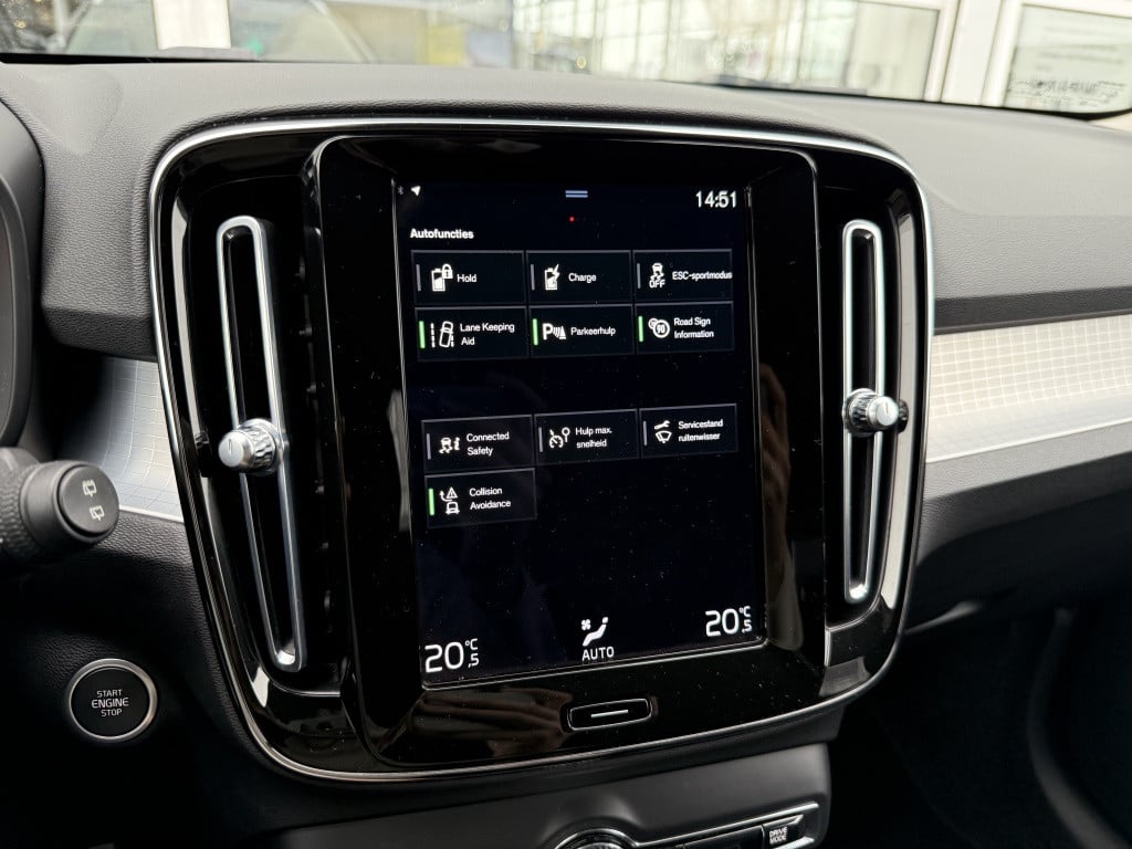 Volvo XC40 t5 262pk recharge business pro| navi| keyless| led| getint glas|