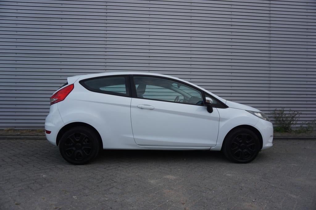 Ford Fiesta 1.25 limited airco / elektr. ramen / carplay / nap