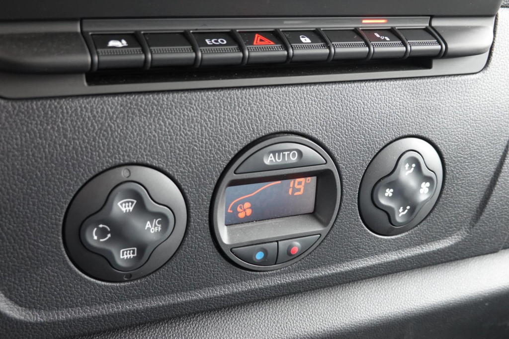 Renault Master t33 2.3 dci 135 l2h2 met laadklep