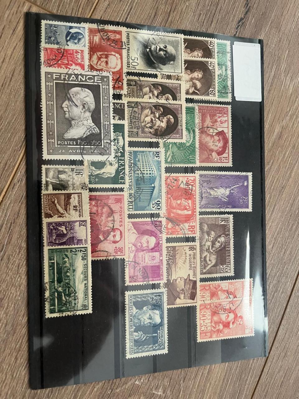 Kleine collectie postzegels Frankrijk op insteekkaarten