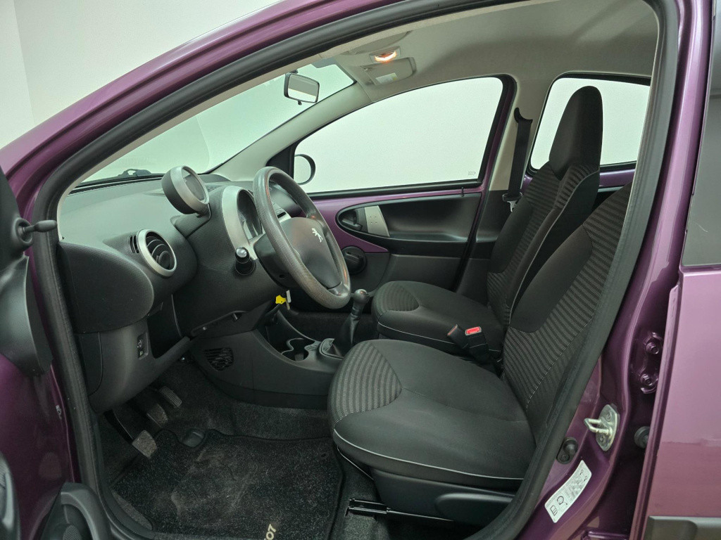 Peugeot 107 occasion 1.0 active leuke kleur met airco en sportvelgen | radi