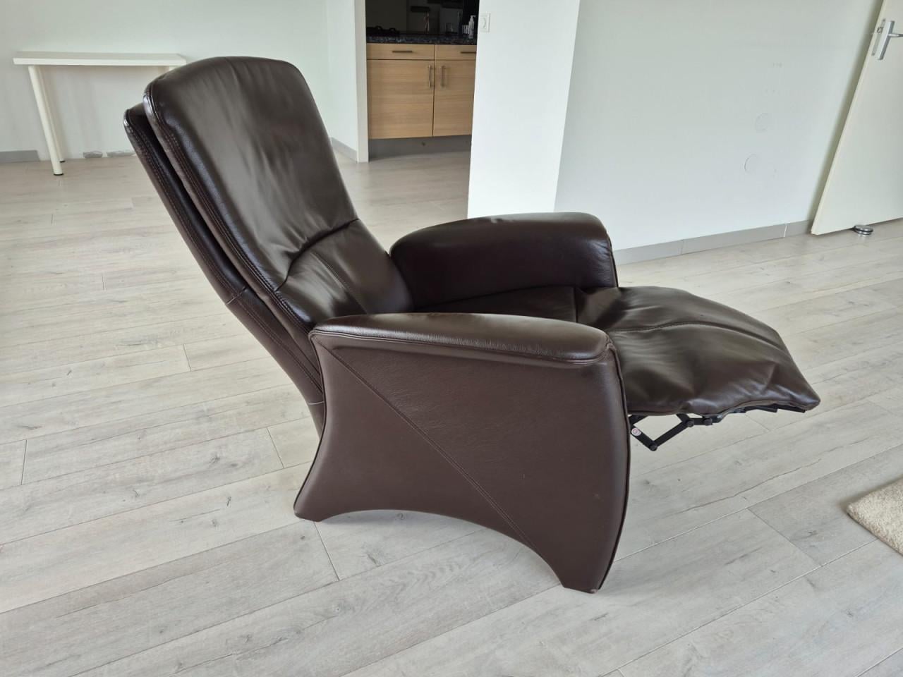 Mooie leren goede relax stoel met ligstand