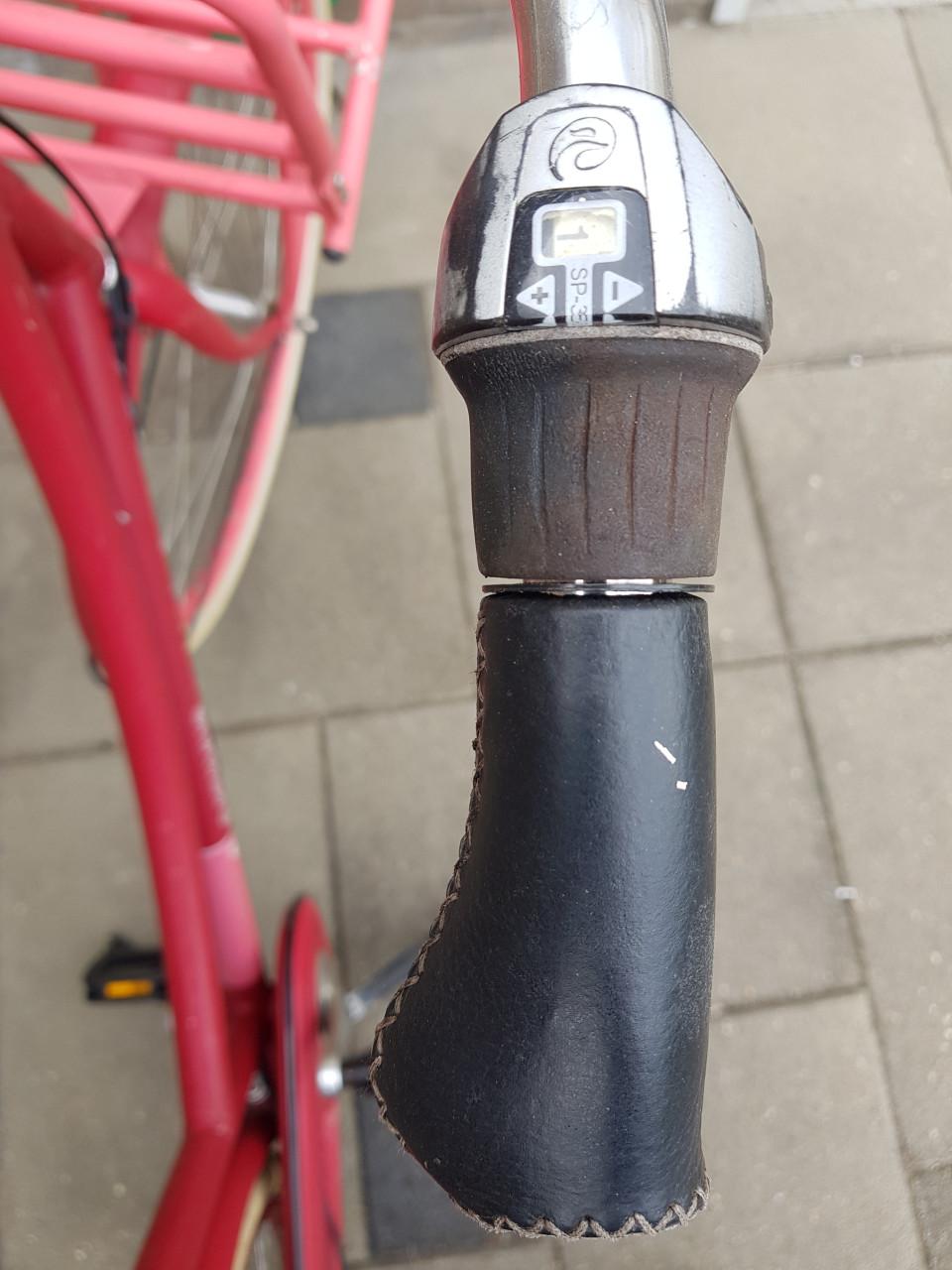 Rode opoefiets met voordrager + 3 versnellingen