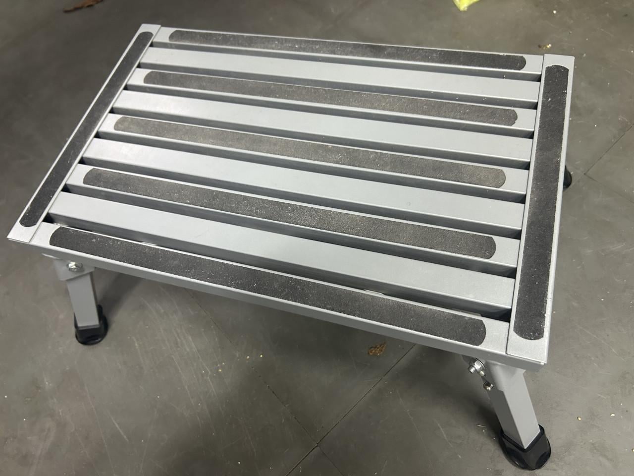 Metalen inklapbaar opstapje voor caravan of camper