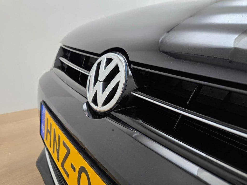 Volkswagen Polo occasion 1.2 tsi highline met parkeersensoren en 5 deurs zw