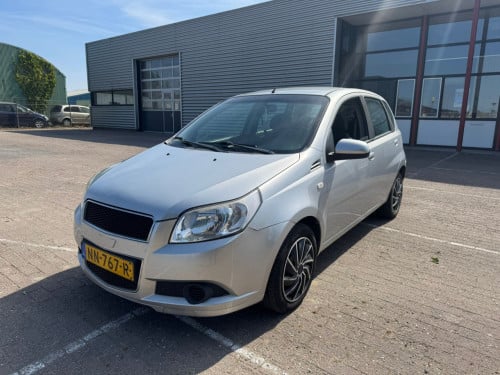 Chevrolet aveo bj 2011. 1950 euro
