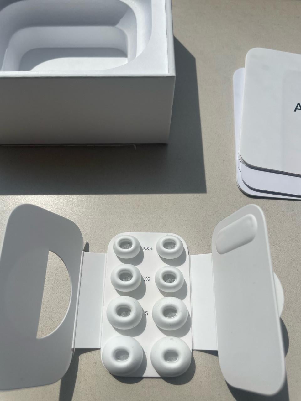 Airpods Pro 3 case en rechter oortje