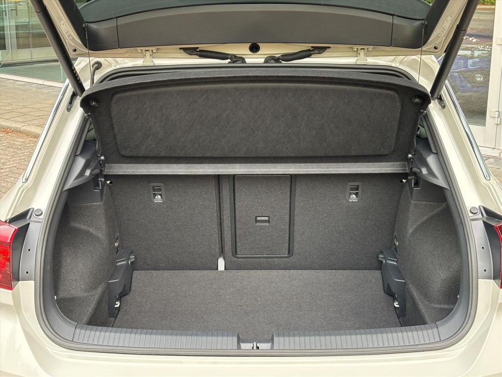 Volkswagen T-roc 1.5 tsi 150pk 7-dsg r-line| camera | keyless|unieke km sta