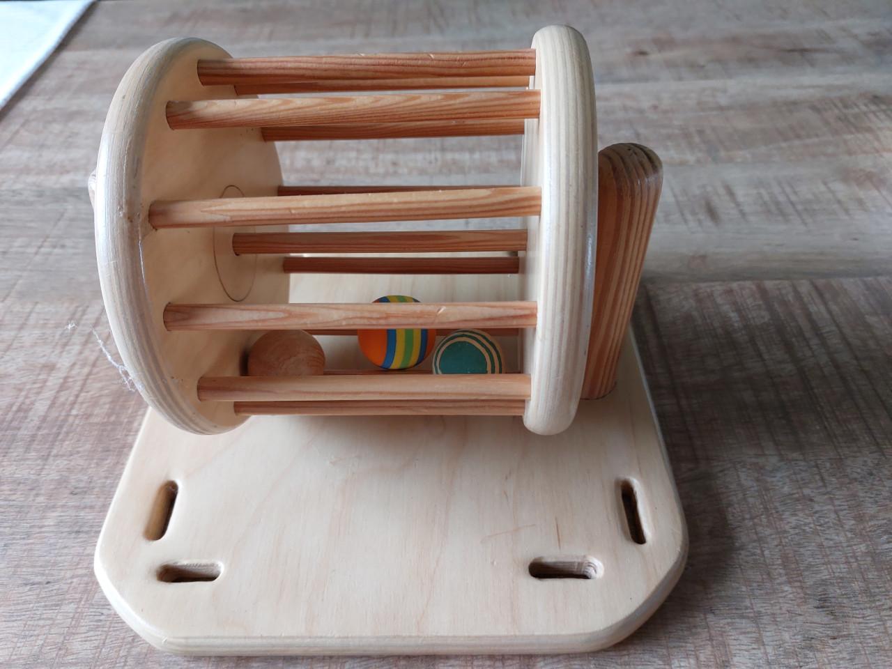 Houten rad met balletjes