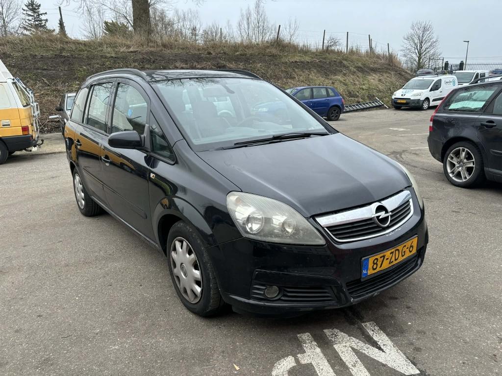 Opel Zafira 1.8 executive
