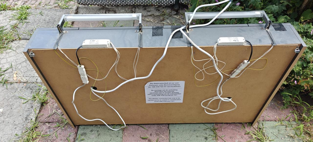 Gratis af te halen dubbele wasbak met kast