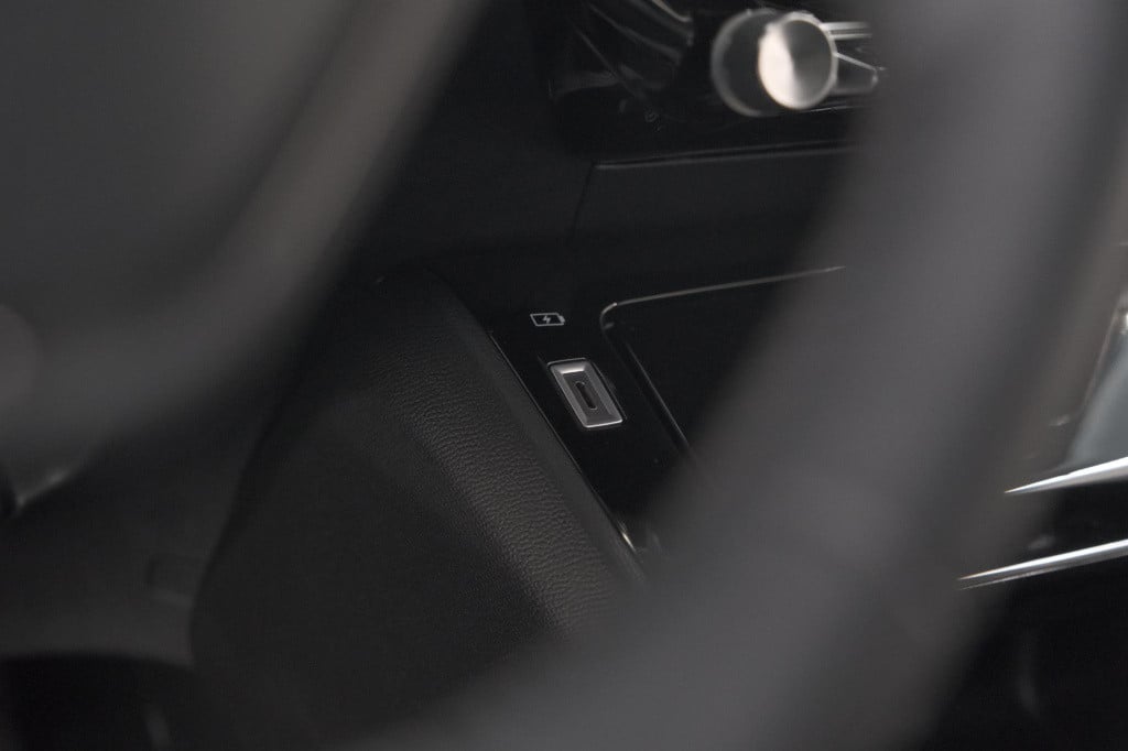 Peugeot 2008 puretech 102 allure pack | camera | apple carplay | parkeersen