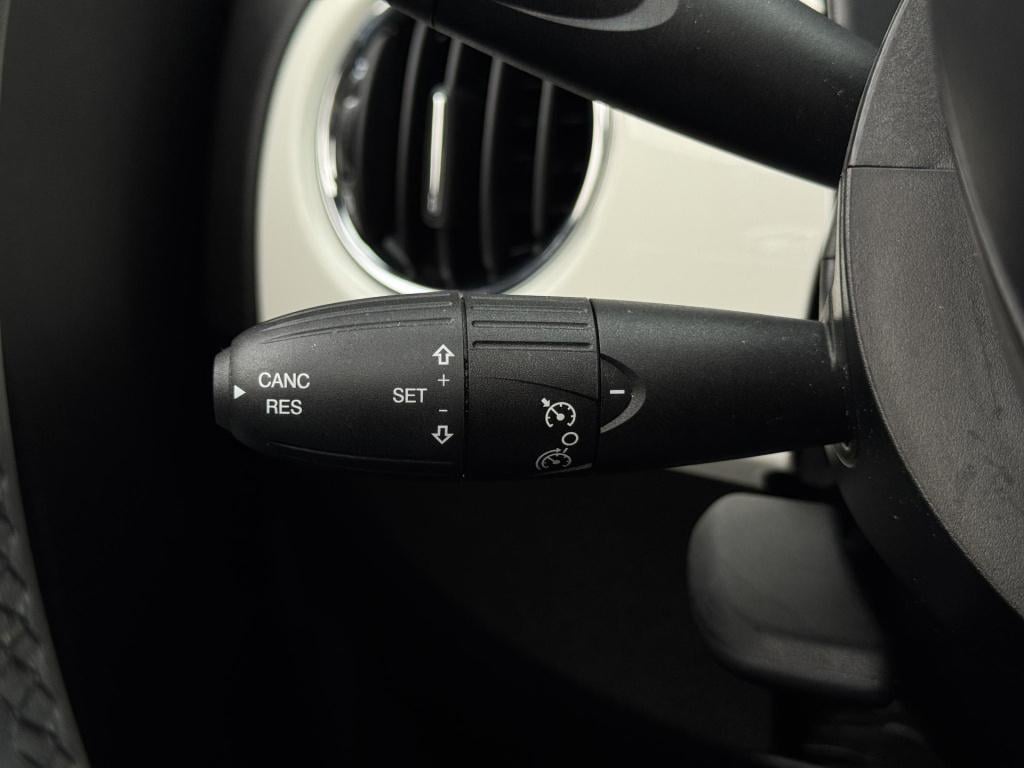 Fiat 500 C 1.0 hybrid launch edition