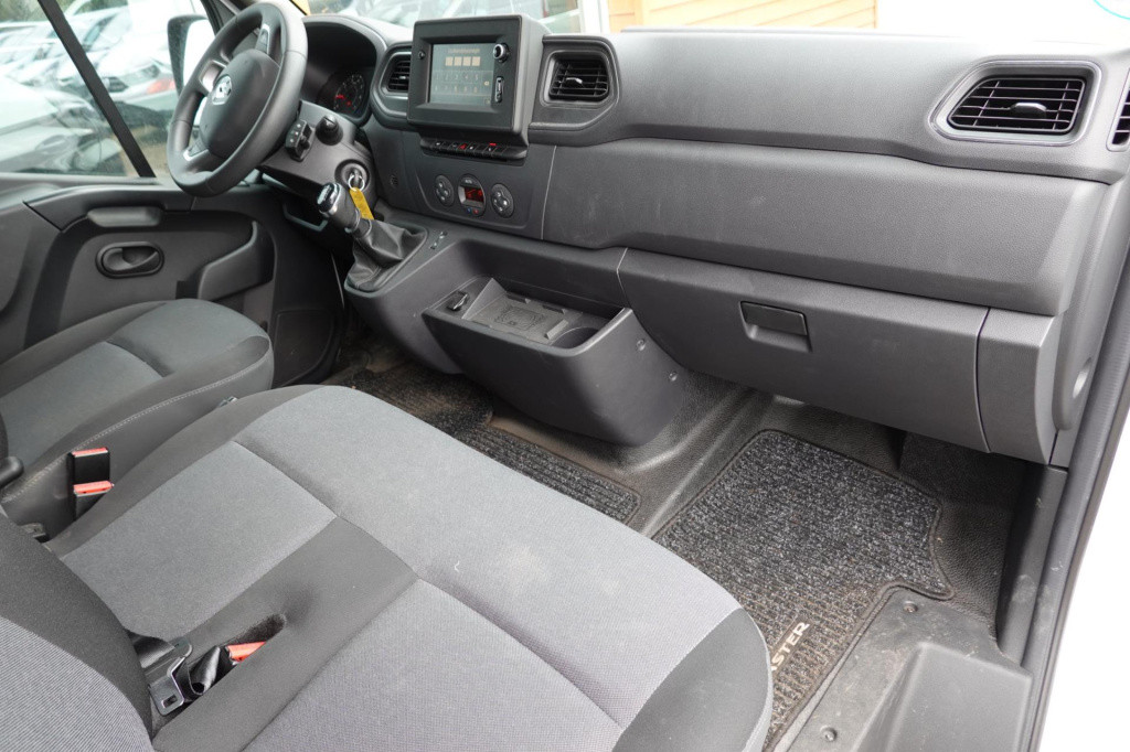 Renault Master t33 2.3 dci 135 l2h2 met laadklep