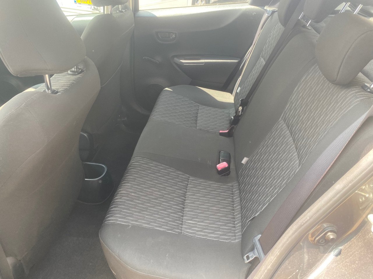 Toyota Yaris 1.0 VVT-i – Ruim en zuinig! Airco, jaar APK, beurt+3m gar