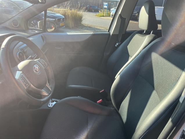 Toyota Yaris 1.5 full hybrid dynamic | pano | 16'' lmv | camera | zeer netj