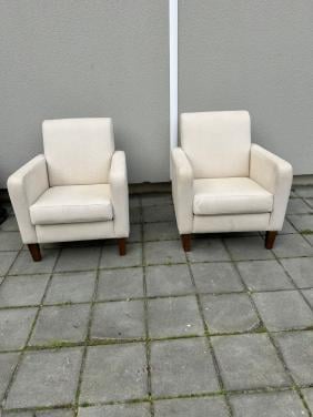 Twee comfortabele fauteuils - reiniging nodig
