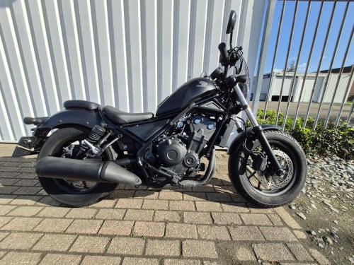 Honda Rebel 500 uit 2025, nagenoeg nieuwe chopper!