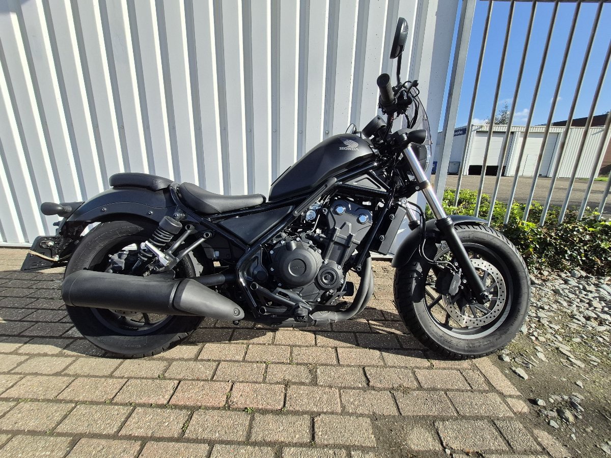 Honda Rebel 500 uit 2025, nagenoeg nieuwe chopper!