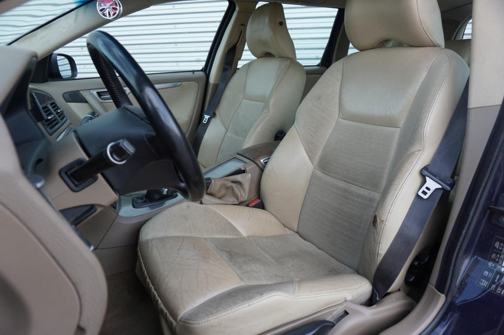 Volvo V70 2.4d edition airco / cruise / elektr. ramen / trekhaak / lm velge