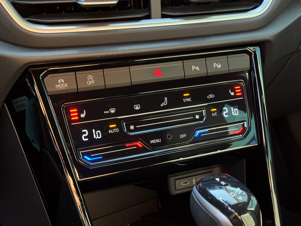 Volkswagen T-roc 1.5 tsi r-line edition * camera * massage * parkeerhulp