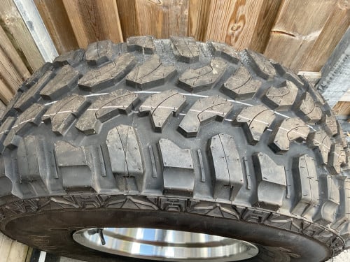 Aluminium velg met nieuwe band voor Jeep Wrangler TJ