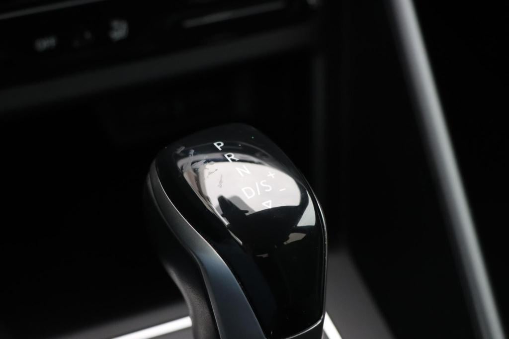 Volkswagen Taigo 1.0 tsi r-line 110pk dsg7 | stoelverwarming | camera | par