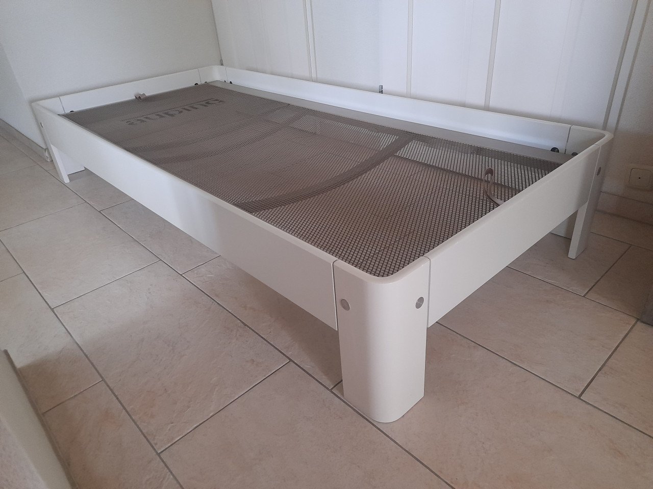 Auping bed ( hand verstelbaar ) 90 x 200 (in goede staat )